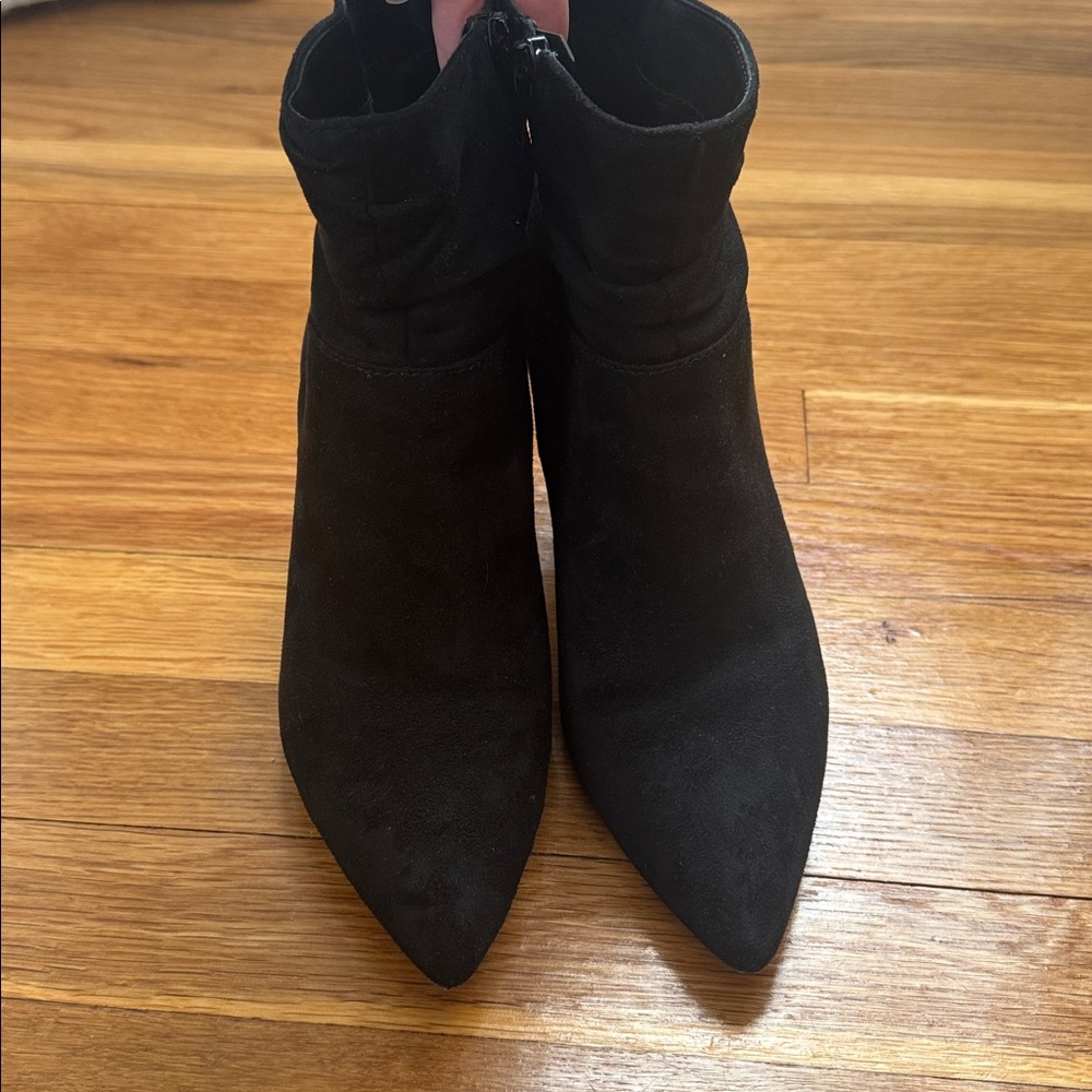 Pointed toe Booties - Picture 4 of 9